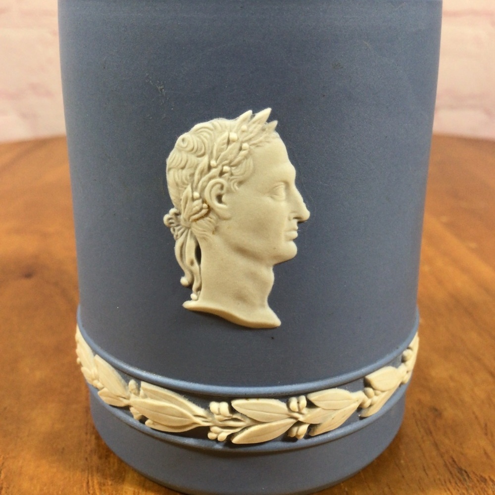 Vintage Wedgwood Blue Jasperware Julius Caesar Decorative Table Top Accent - Picture 5 of 11